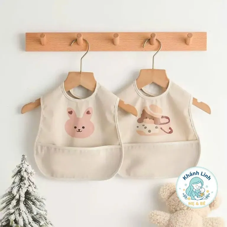 Yếm Ăn Dặm Chống Thấm HQ Họa Tiết Hình Thú Có Máng Hứng Ngang Cho Bé 6 Tháng- 3 Tuôi