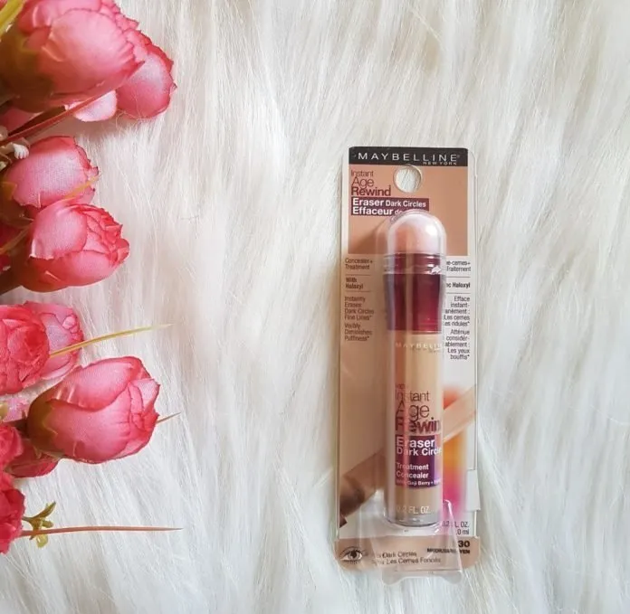 Kỹ thuật tán Maybelline Age Rewind theo hình chữ C vùng mắt kết hợp baking powder bền 12 giờ