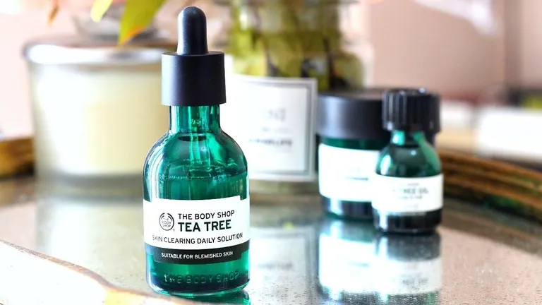 Tinh chất Tea Tree Daily Solution công dụng trị mụn viêm kiểm soát nhờn làm sạch lỗ chân lông