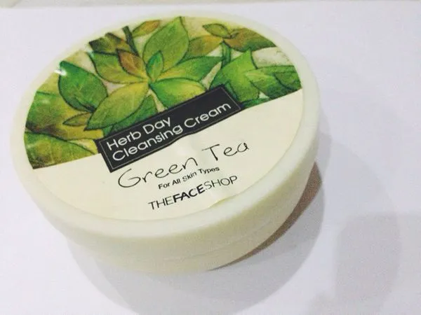 Thiết kế hũ kem đơn giản và dung tích lớn