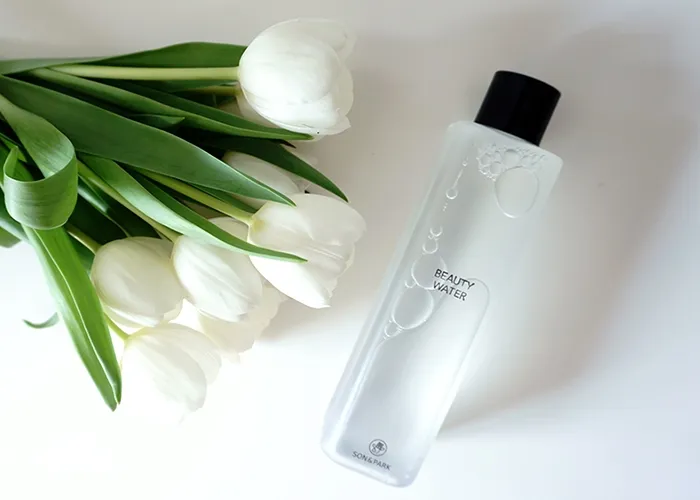 Thiết kế chai Son And Park Beauty Water sang trọng