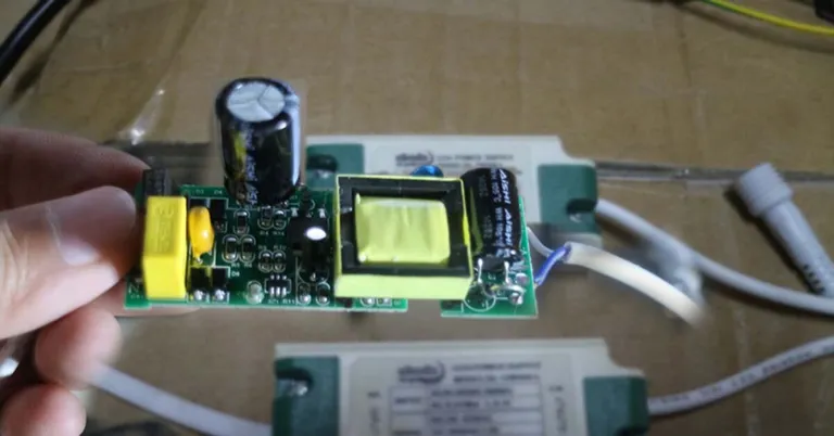 7 vấn đề nguồn điện đèn LED thường gặp: Sụt áp, flicker, driver hỏng và cách khắc phục