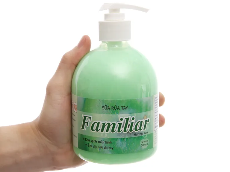 Sữa rửa tay Familiar hương táo 500ml - chiết xuất táo tự nhiên dưỡng ẩm tốt