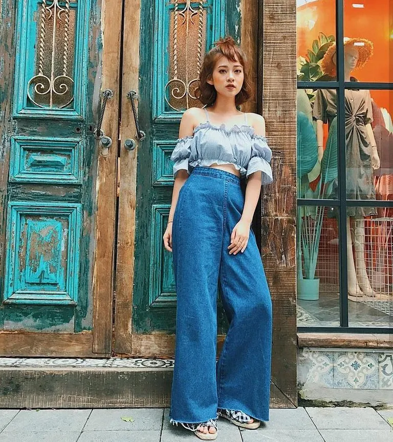 Quần ống rộng phối áo trễ vai gợi cảm