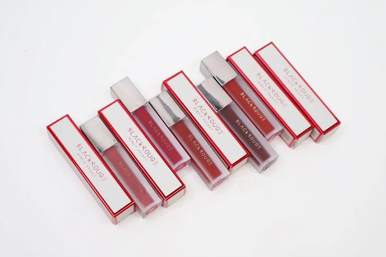 Cọ son Black Rouge Air Fit Velvet Tint Version 4 thiết kế thông minh