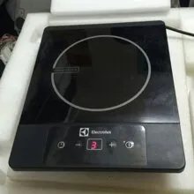 Bếp từ hiện đại với nhiều tính năng thông minh