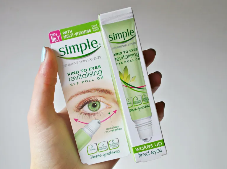 Review kem mắt Simple được các beautibloger lăng xê rầm rộ