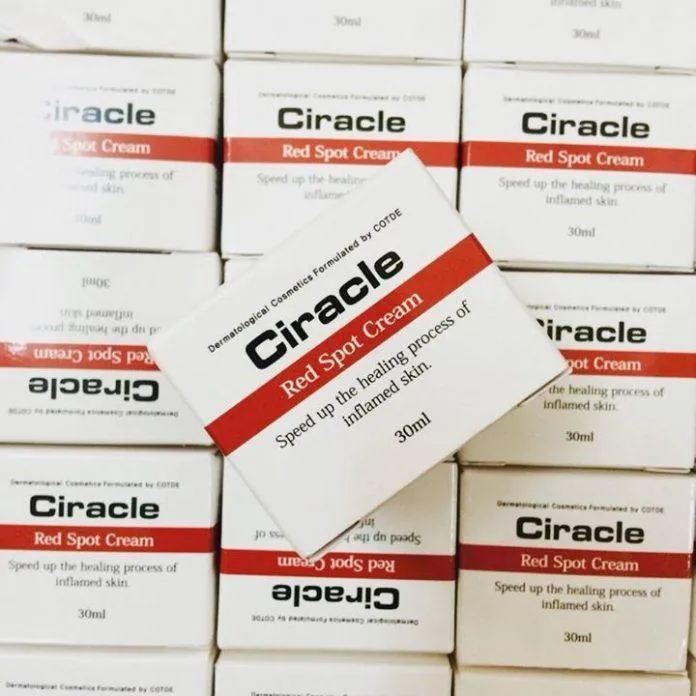 Thiết kế hũ kem nhỏ gọn và đáng yêu