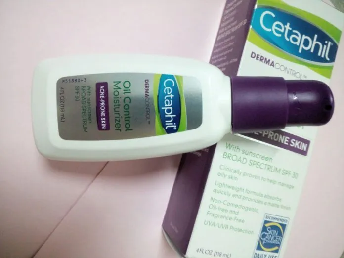 Cách dùng Cetaphil DermaControl trong skincare routine bước cuối buổi sáng