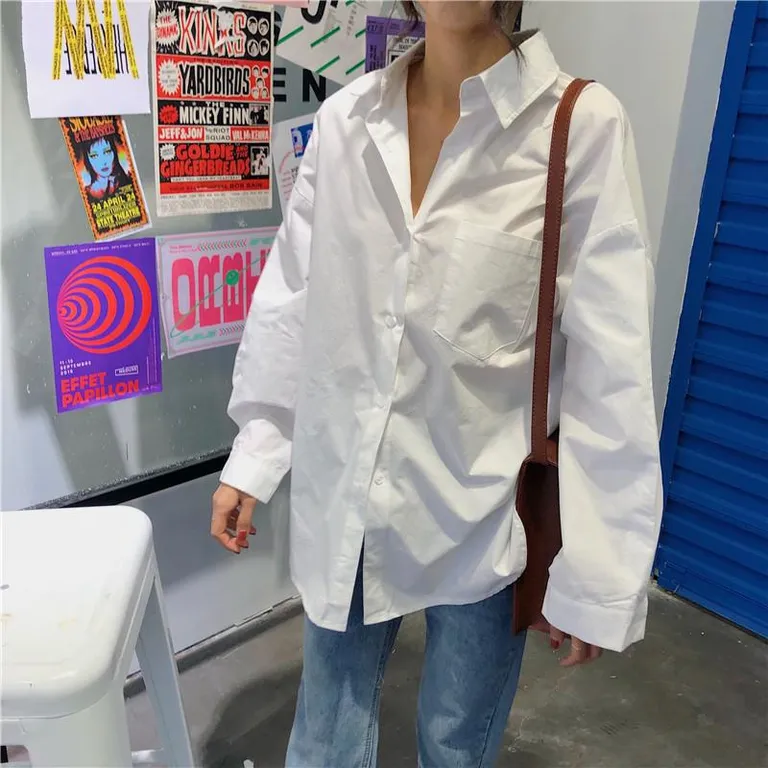 Gợi ý công thức mix đồ với áo sơ mi trắng nữ form rộng trẻ trung