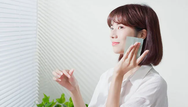 Giấy thấm dầu loại nào tốt? Review top 7 hút sạch nhờn tốt nhất