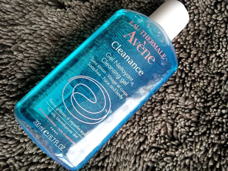 Review sữa rửa mặt Avene cho da nhờn: liệu có thực sự hiệu quả?