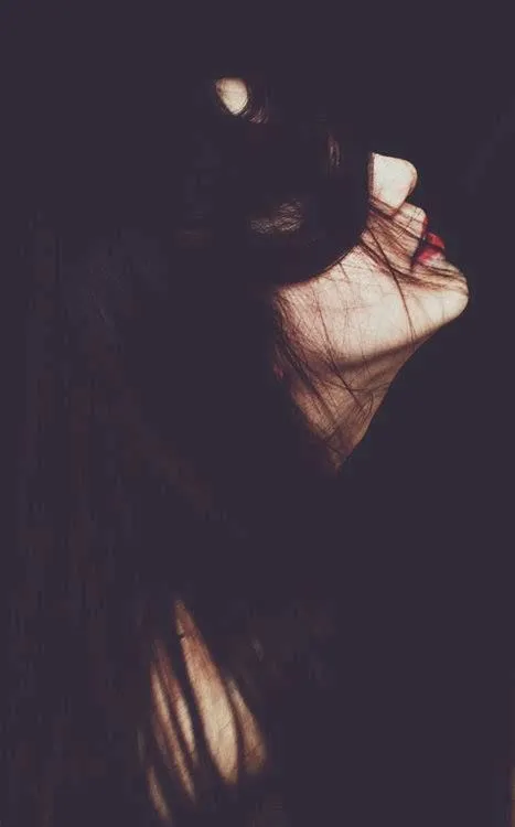 Cô gái thất tình