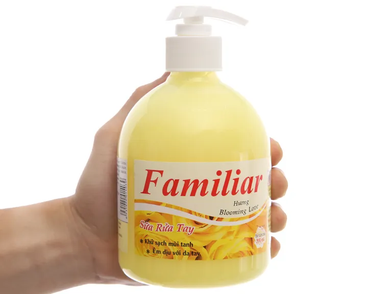 Sữa rửa tay Familiar Blooming Love 500ml - hương táo nhẹ nhàng, tạo bọt mịn
