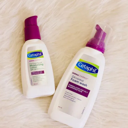 Kem dưỡng ẩm kiềm dầu Cetaphil DermaControl Oil Control Moisturizer SPF 30 chai 118ml