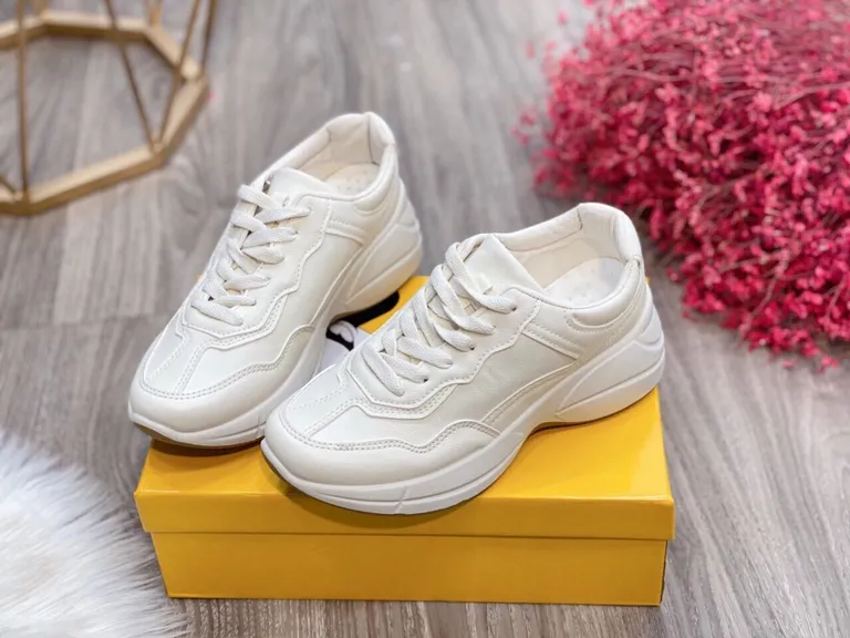 Top 5 Mẫu giày Sneaker nữ đẹp, giá rẻ, hợp thời trang nhất