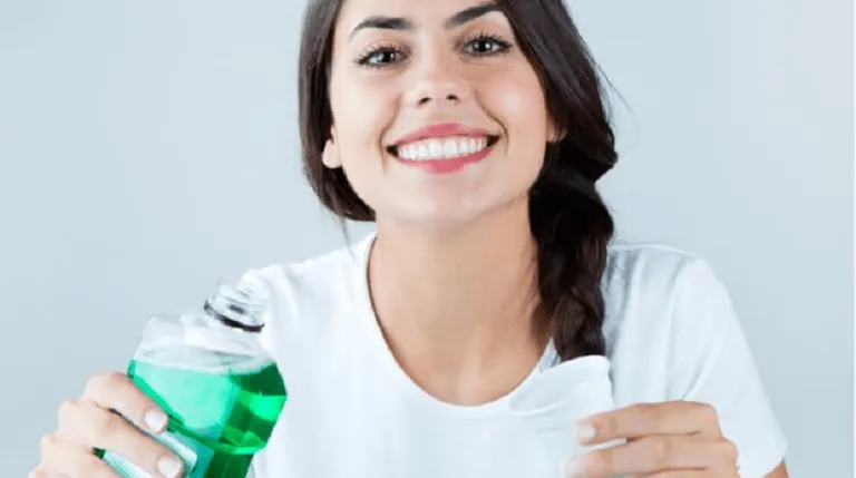 Sử dụng nước súc miệng đúng cách để đạt hiệu quả tốt nhất
