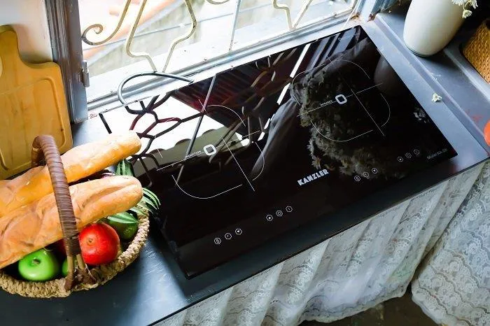 Mặt kính chịu lực và thiết kế trên bếp Kanzler