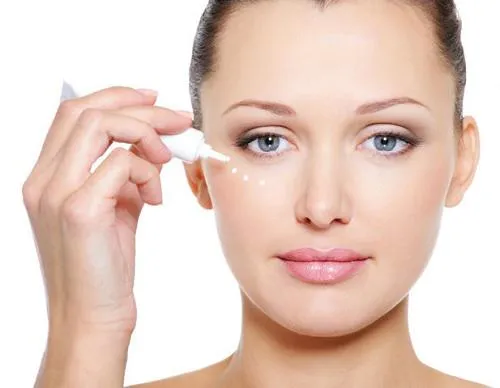 Vùng da mắt mỏng nhạy cảm dễ xuất hiện nếp nhăn quầng thâm bọng mắt theo tuổi