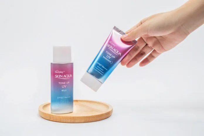 Hướng dẫn thoa kem đều lên mặt