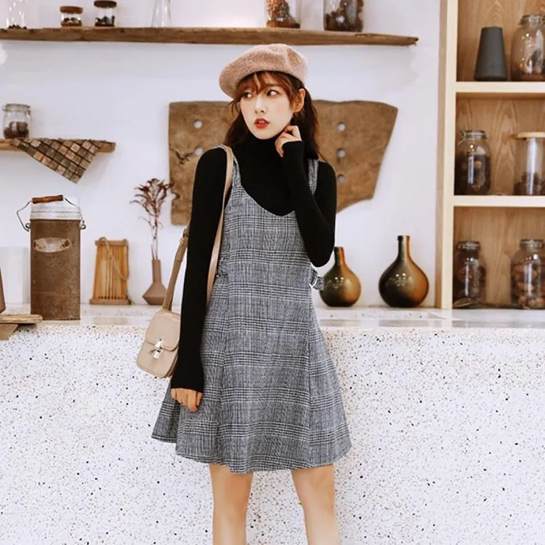 Mix áo giữ nhiệt với váy yếm